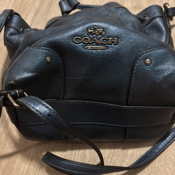 Leather Bucket mini drawstring bag - Picture 2 of 4